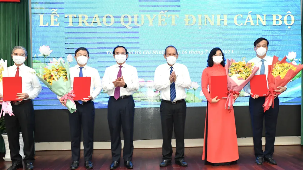 Đồng chí Nguyễn Thành Phong được Thủ tướng phê chuẩn chức vụ Chủ tịch UBND TPHCM, nhiệm kỳ 2021-2026 ảnh 7