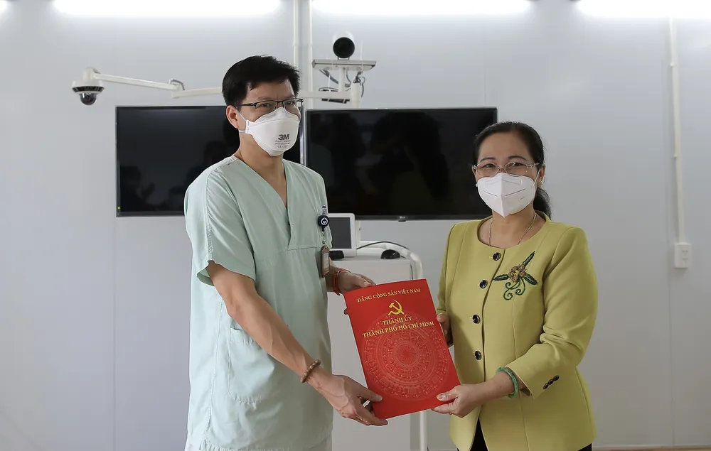 Chủ tịch HĐND TPHCM Nguyễn Thị Lệ: Không bao giờ quên những đóng góp to lớn của các y bác sĩ ảnh 9 Chủ tịch HĐND TPHCM Nguyễn Thị Lệ: Không bao giờ quên những đóng góp to lớn của các y bác sĩ ảnh 9