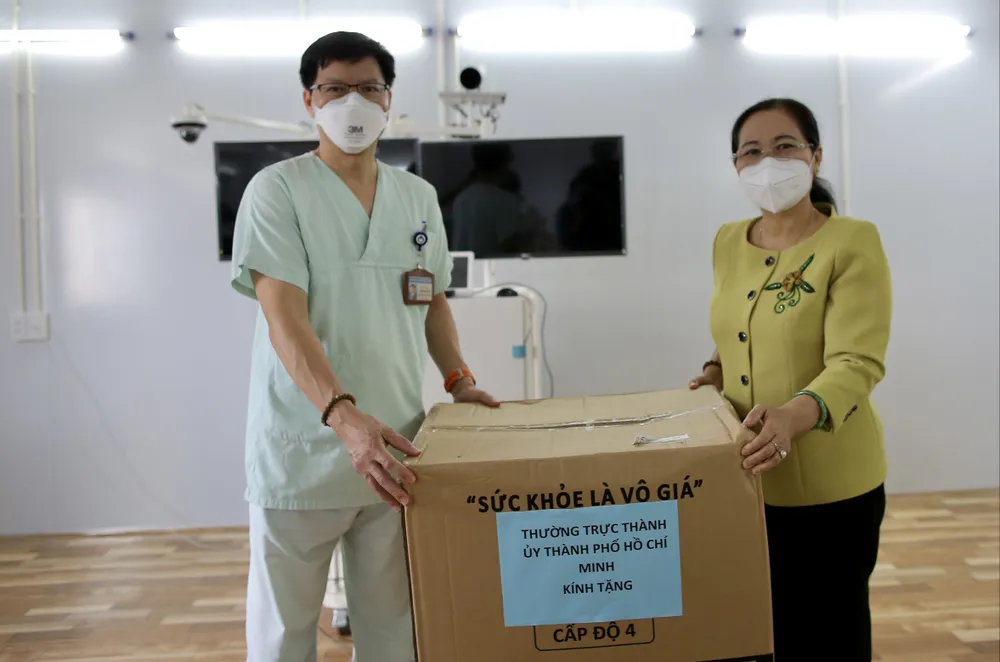 Chủ tịch HĐND TPHCM Nguyễn Thị Lệ: Không bao giờ quên những đóng góp to lớn của các y bác sĩ ảnh 10 Chủ tịch HĐND TPHCM Nguyễn Thị Lệ: Không bao giờ quên những đóng góp to lớn của các y bác sĩ ảnh 10