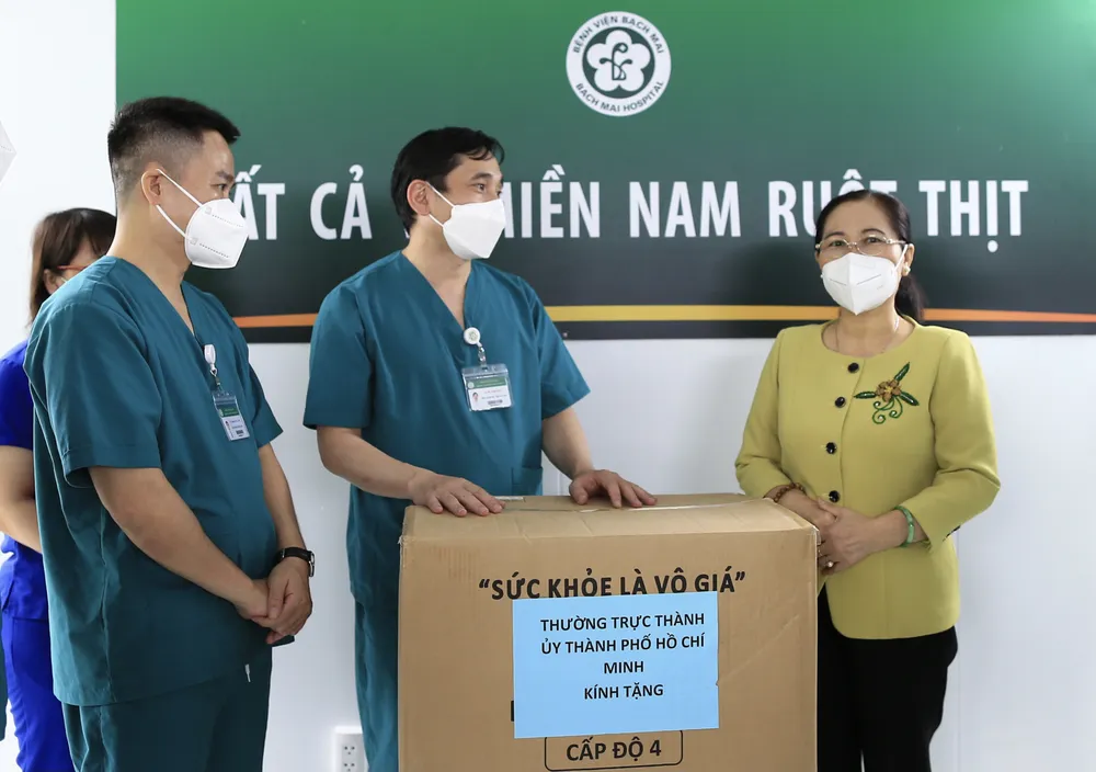 Chủ tịch HĐND TPHCM Nguyễn Thị Lệ: Không bao giờ quên những đóng góp to lớn của các y bác sĩ ảnh 3 Chủ tịch HĐND TPHCM Nguyễn Thị Lệ: Không bao giờ quên những đóng góp to lớn của các y bác sĩ ảnh 3