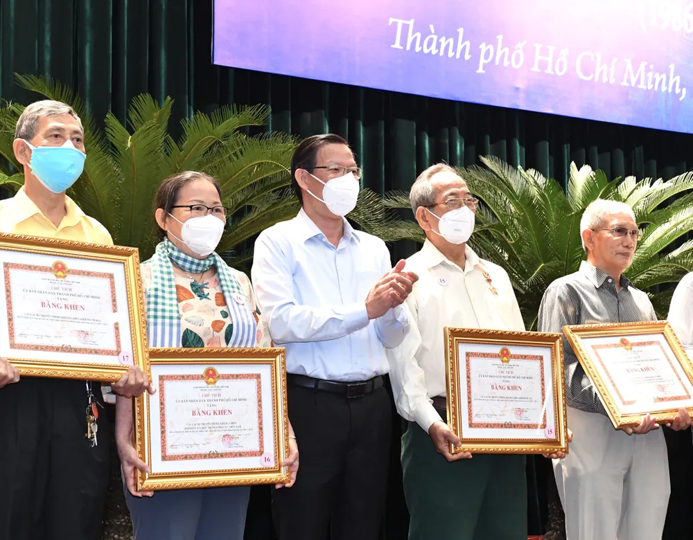 Họp mặt truyền thống kỷ niệm 35 năm Ngày thành lập CLB truyền thống kháng chiến TPHCM ảnh 2 Họp mặt truyền thống kỷ niệm 35 năm Ngày thành lập CLB truyền thống kháng chiến TPHCM ảnh 2