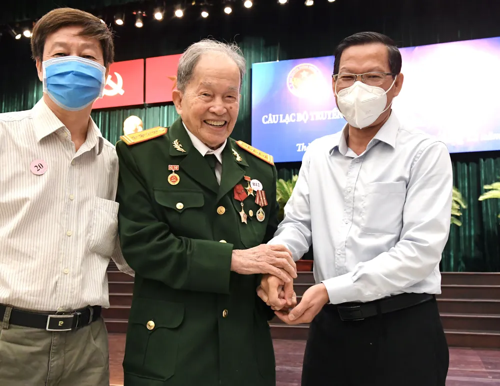 Họp mặt truyền thống kỷ niệm 35 năm Ngày thành lập CLB truyền thống kháng chiến TPHCM ảnh 4 Họp mặt truyền thống kỷ niệm 35 năm Ngày thành lập CLB truyền thống kháng chiến TPHCM ảnh 4