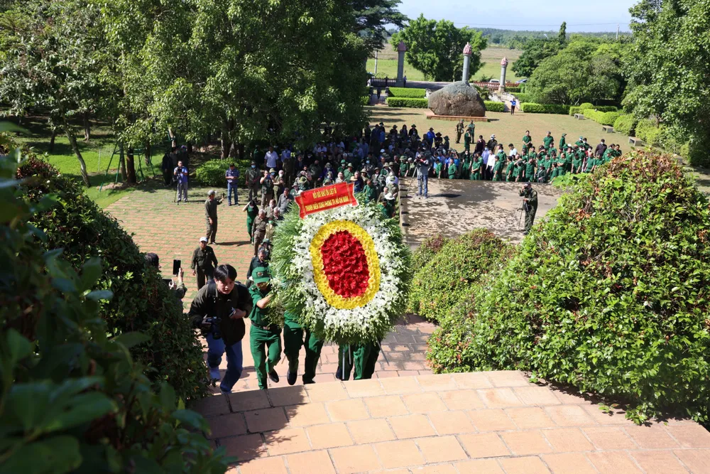 Tưởng niệm các liệt sĩ Thanh niên xung phong ảnh 1