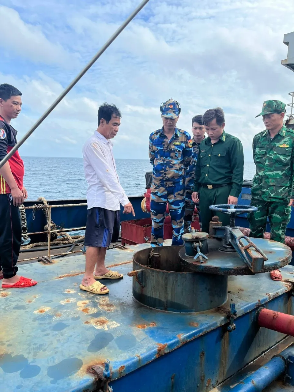 Biên phòng TPHCM bắt giữ vụ vận chuyển trái phép 100.000 lít dầu DO ảnh 1