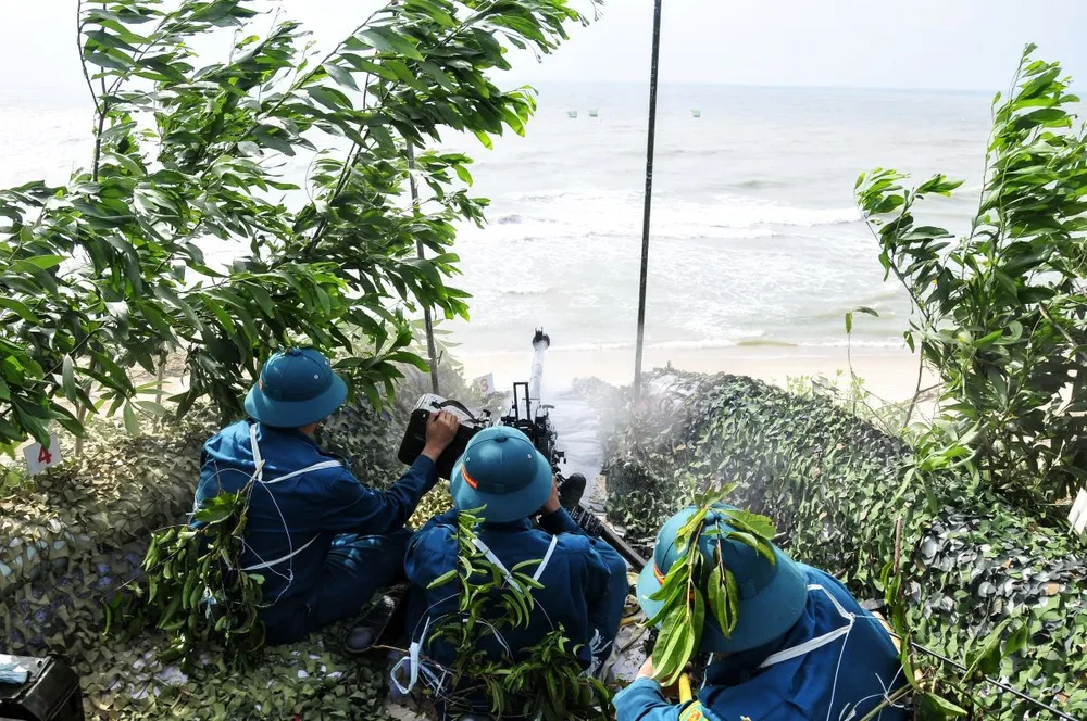 Màn bắn đạn thật, diễn tập phòng ngự bờ biển ảnh 4