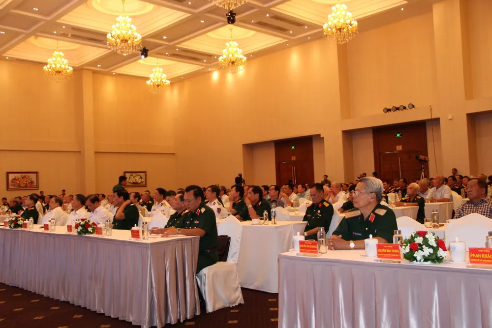 Các tướng lĩnh, cán bộ cao cấp Quân đội trong buổi gặp mặt. Ảnh: TRẦN YÊN