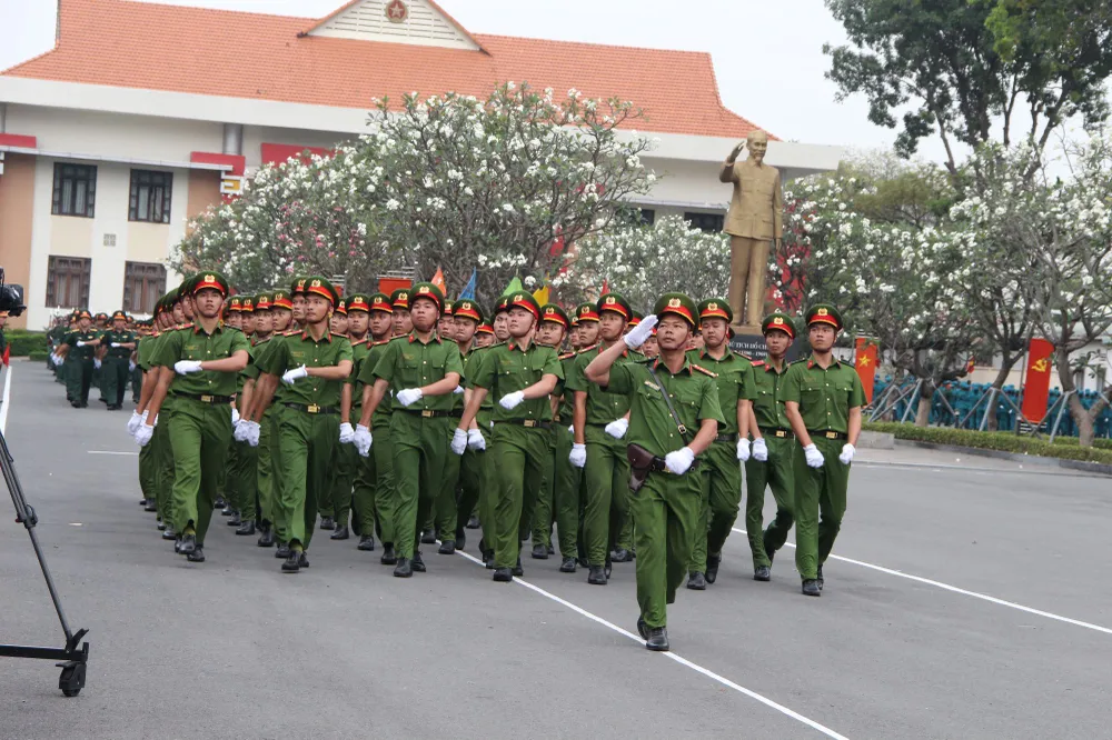 Đoàn khối Công an TPHCM tiến ra khán đài trong buổi lễ. Ảnh: TRẦN YÊN Đoàn khối Công an TPHCM tiến ra khán đài trong buổi lễ. Ảnh: TRẦN YÊN