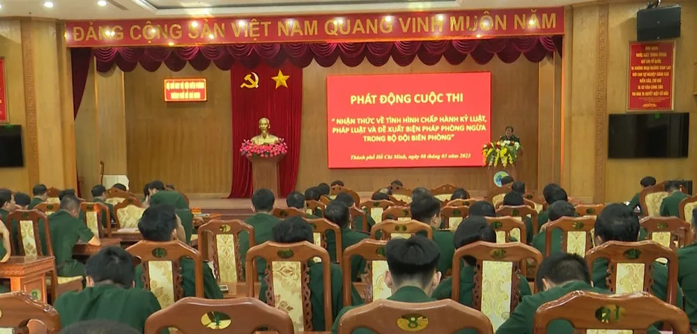 Đông đảo cán bộ, chiến sĩ Bộ đội Biên phòng TPHCM hưởng ứng tham dự lễ phát động cuộc thi. Ảnh: TRẦN YÊN Đông đảo cán bộ, chiến sĩ Bộ đội Biên phòng TPHCM hưởng ứng tham dự lễ phát động cuộc thi. Ảnh: TRẦN YÊN