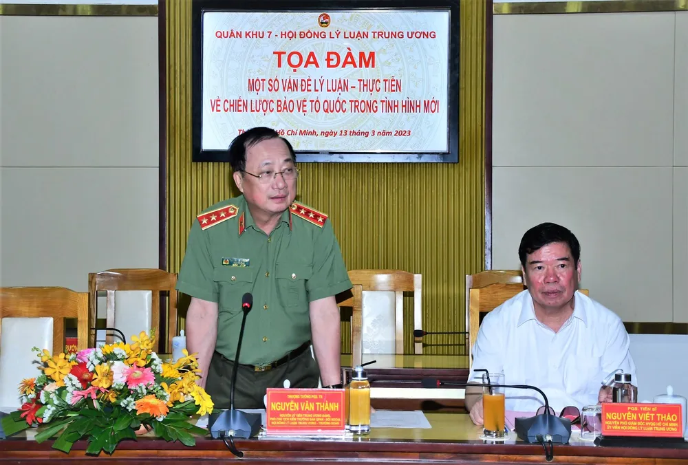 Thượng tướng Nguyễn Văn Thành phát biểu tại buổi tọa đàm. Ảnh: TRẦN YÊN Thượng tướng Nguyễn Văn Thành phát biểu tại buổi tọa đàm. Ảnh: TRẦN YÊN