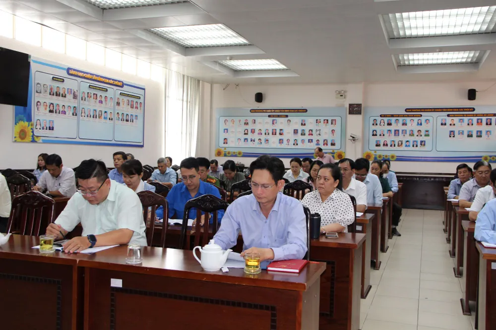 Lãnh đạo 15 phường cùng các ban ngành, đoàn thể trong quận tham dự lễ ký kết Lãnh đạo 15 phường cùng các ban ngành, đoàn thể trong quận tham dự lễ ký kết