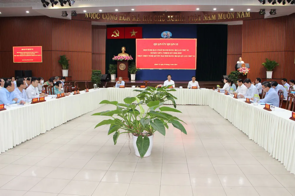 Quang cảnh hội nghị Ban chấp hành Đảng bộ Quận 12. Ảnh: TRẦN YÊN