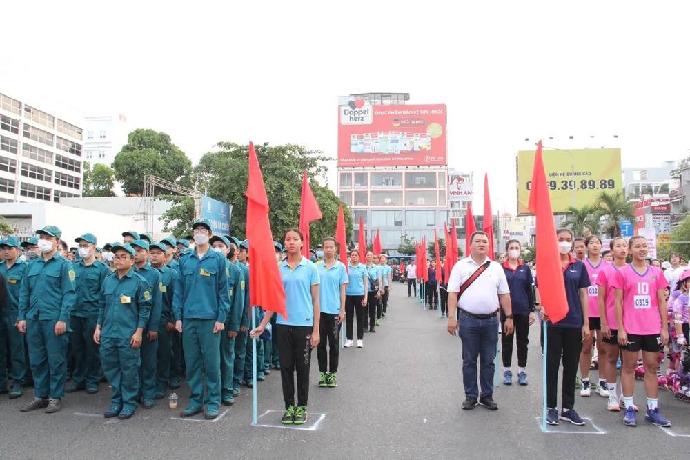 Đông đảo các lực lượng, đoàn viên thanh niên tham gia chạy bộ vì sức khỏe toàn dân tại lễ phát động. Ảnh: TRẦN YÊN