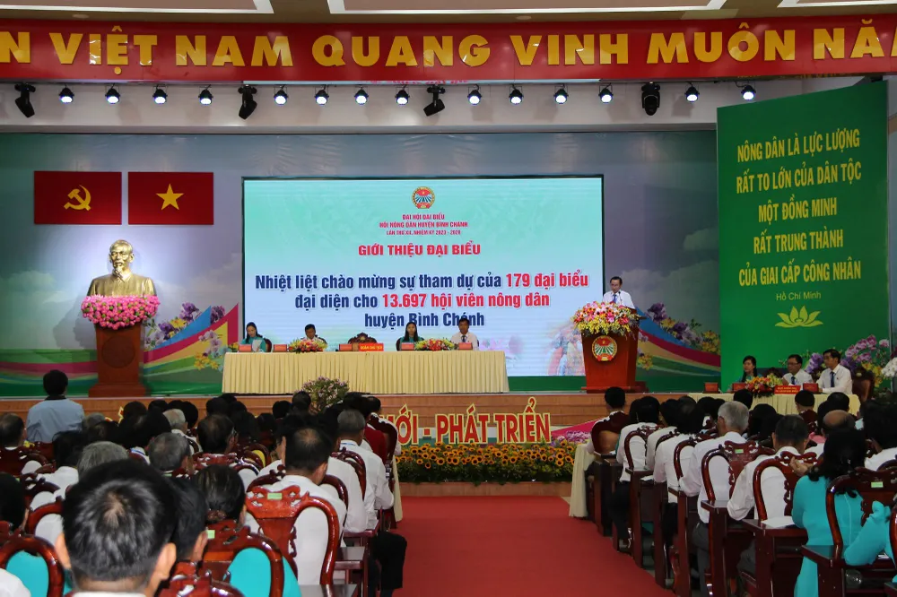 179 đại biểu đại diện cho 13.697 hội viên nông dân huyện tham dự đại hội. Ảnh: TRẦN YÊN 179 đại biểu đại diện cho 13.697 hội viên nông dân huyện tham dự đại hội. Ảnh: TRẦN YÊN