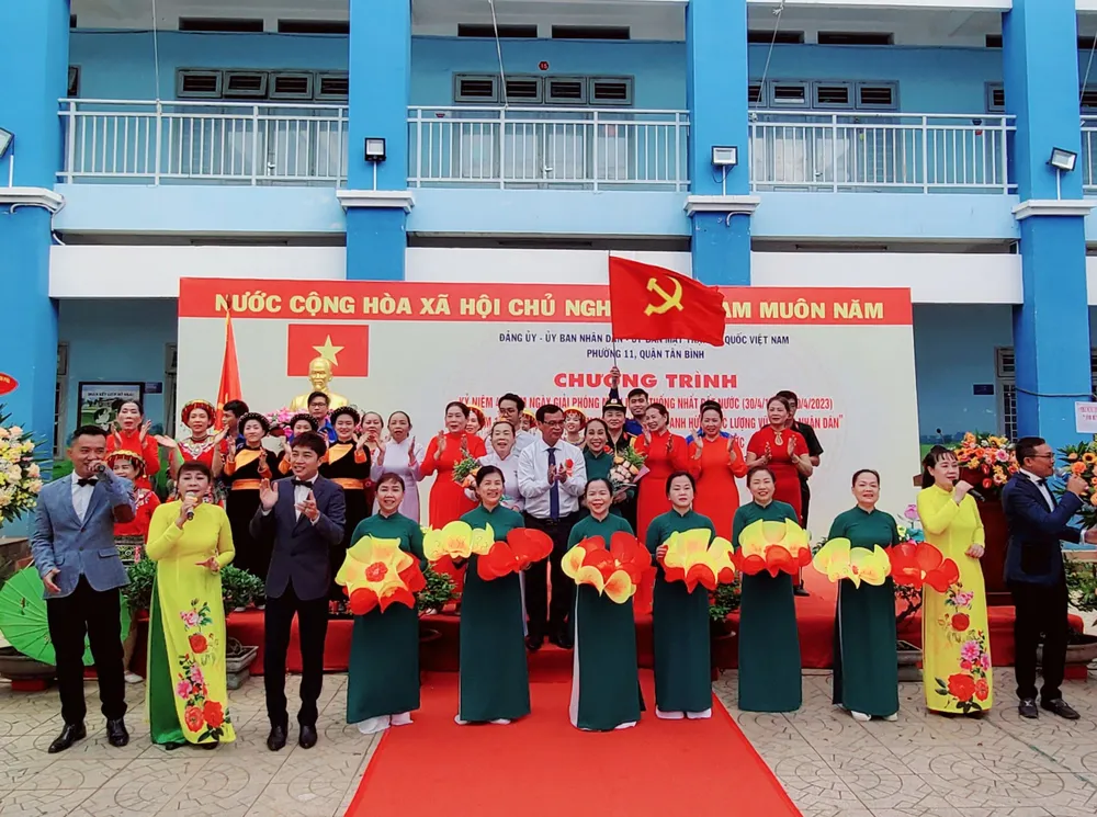 Chương trình văn nghệ tại lễ kỷ niệm Chương trình văn nghệ tại lễ kỷ niệm