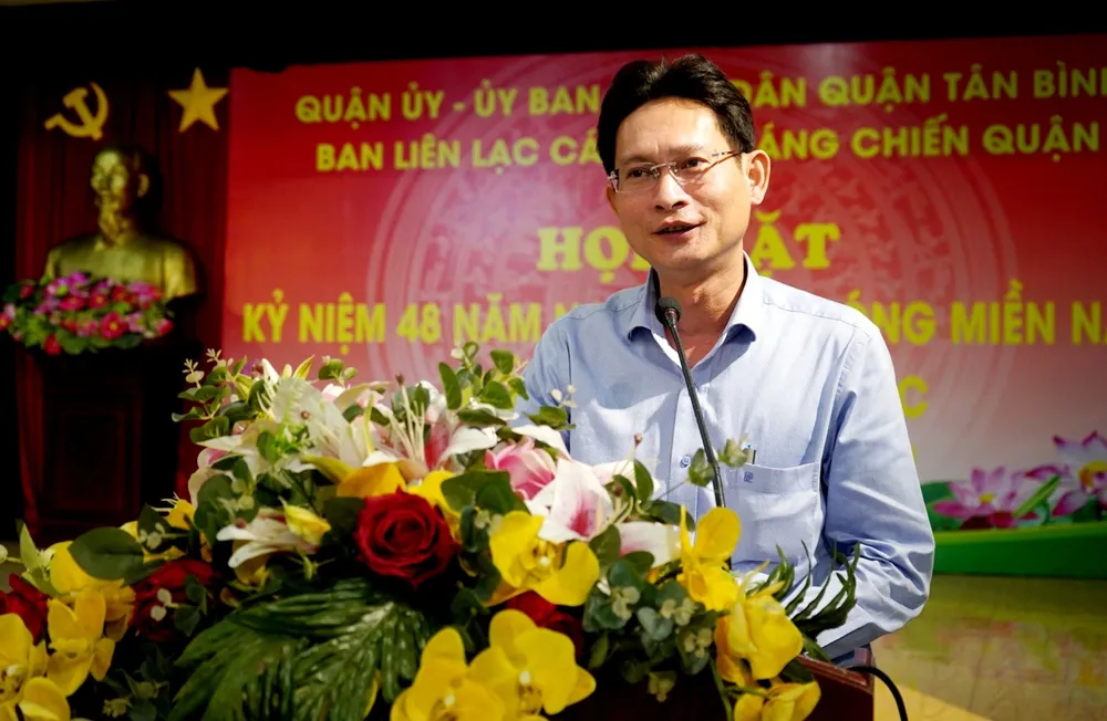 Phó Bí thư Thường trực Quận ủy quận Tân Bình Nguyễn Hoàng Long phát biểu tại buổi gặp mặt Phó Bí thư Thường trực Quận ủy quận Tân Bình Nguyễn Hoàng Long phát biểu tại buổi gặp mặt