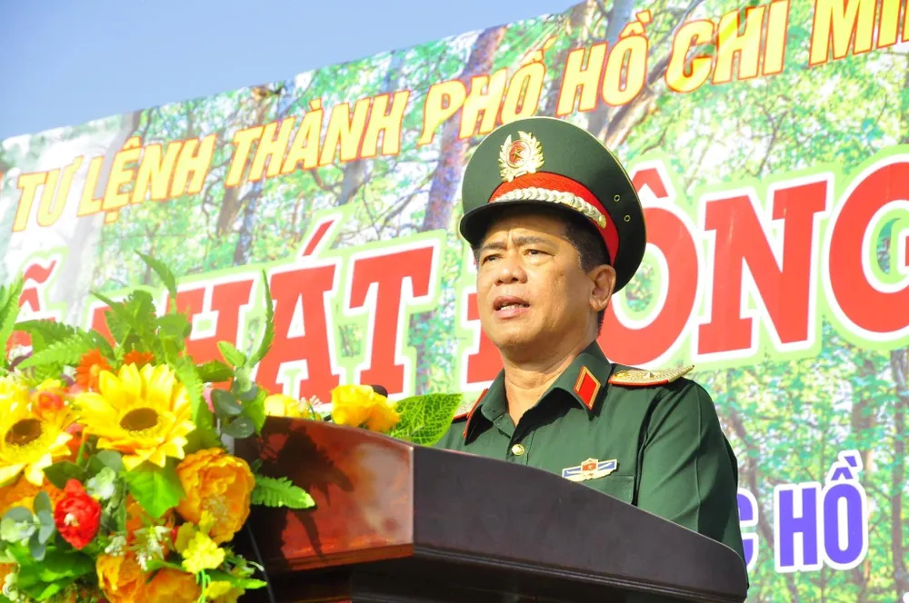 Thiếu tướng Phạm Văn Rậm phát biểu, phát động lễ trồng cây đời đời nhớ ơn Bác Hồ Thiếu tướng Phạm Văn Rậm phát biểu, phát động lễ trồng cây đời đời nhớ ơn Bác Hồ