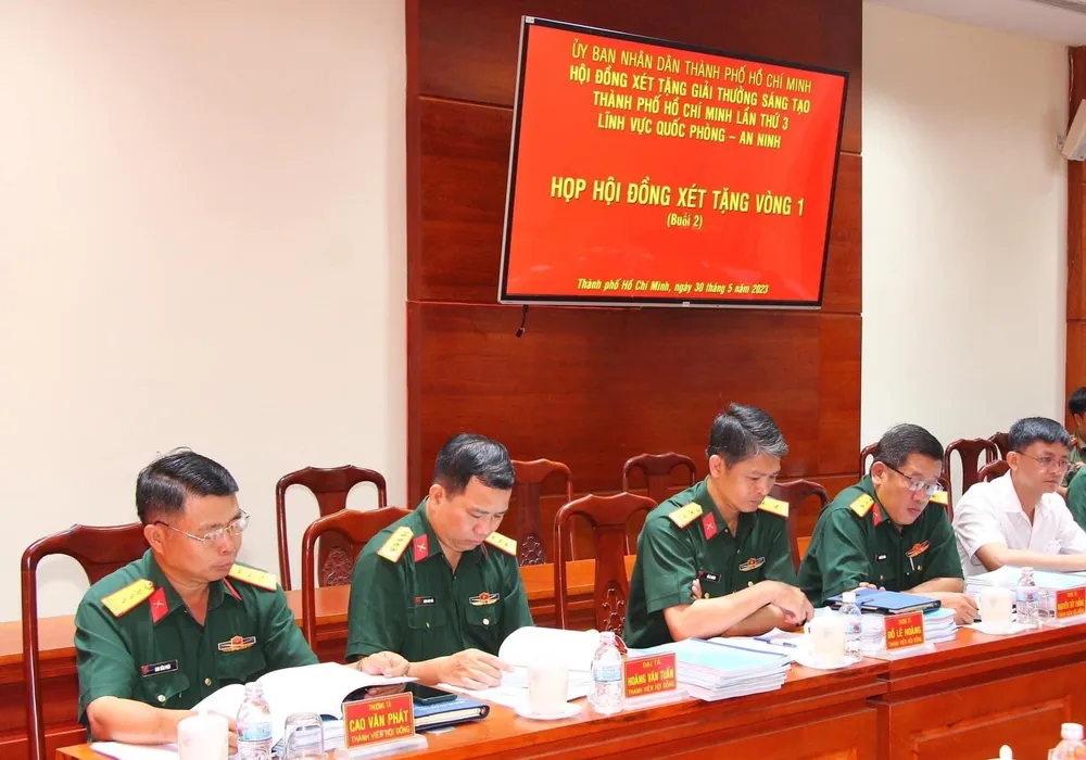 Các thành viên Hội đồng xét chọn Công trình giải thưởng sáng tạo TPHCM Các thành viên Hội đồng xét chọn Công trình giải thưởng sáng tạo TPHCM