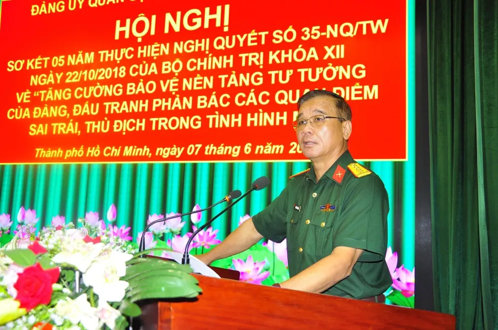 Đại tá Nguyễn Tuấn Bảo phát biểu tại hội nghị Đại tá Nguyễn Tuấn Bảo phát biểu tại hội nghị