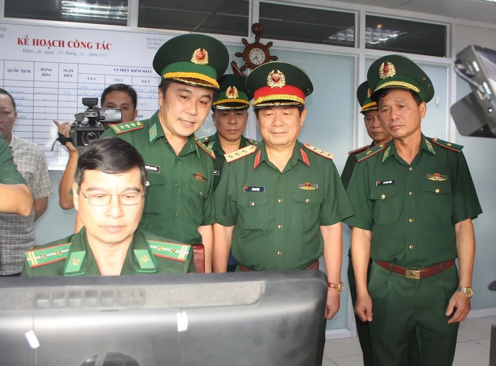 Thượng tướng Lê Huy Vịnh kiểm tra tại Trạm kiểm soát Biên phòng, Trạm Biên phòng cửa khẩu Nhà Rồng Thượng tướng Lê Huy Vịnh kiểm tra tại Trạm kiểm soát Biên phòng, Trạm Biên phòng cửa khẩu Nhà Rồng