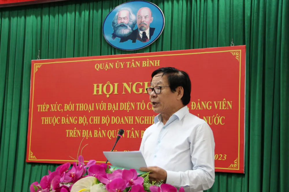 Doanh nhân Lưu Trung Hoan, Chủ tịch Hội Doanh nghiệp quận Tân Bình phát biểu tại hội nghị Doanh nhân Lưu Trung Hoan, Chủ tịch Hội Doanh nghiệp quận Tân Bình phát biểu tại hội nghị