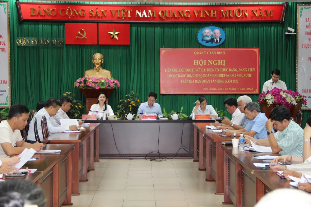 Quang cảnh hội nghị tiếp xúc, đối thoại đại diện tổ chức đảng, đảng viên thuộc đảng bộ, chi bộ doanh nghiệp ngoài nhà nước. Quang cảnh hội nghị tiếp xúc, đối thoại đại diện tổ chức đảng, đảng viên thuộc đảng bộ, chi bộ doanh nghiệp ngoài nhà nước.