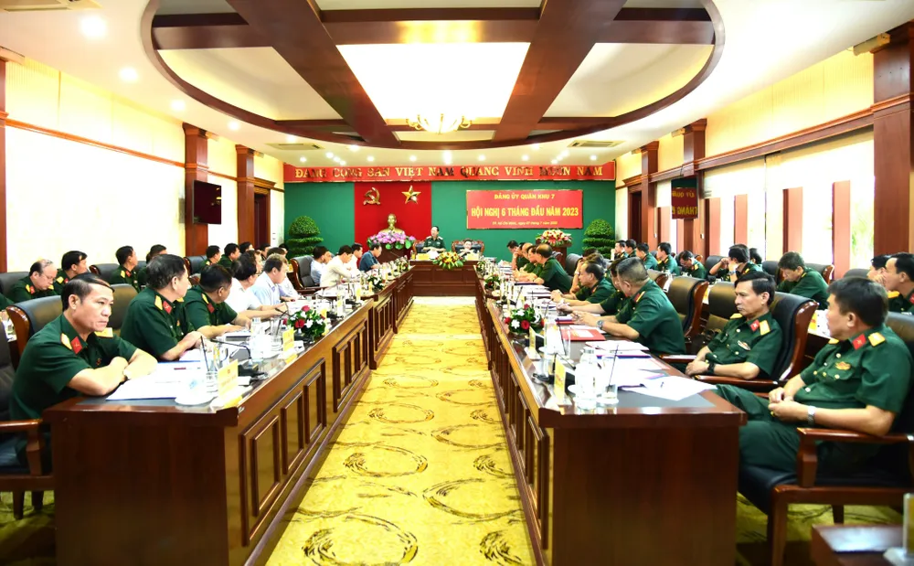 Quang cảnh hội nghị tại Bộ Tư lệnh Quân khu 7. Quang cảnh hội nghị tại Bộ Tư lệnh Quân khu 7.