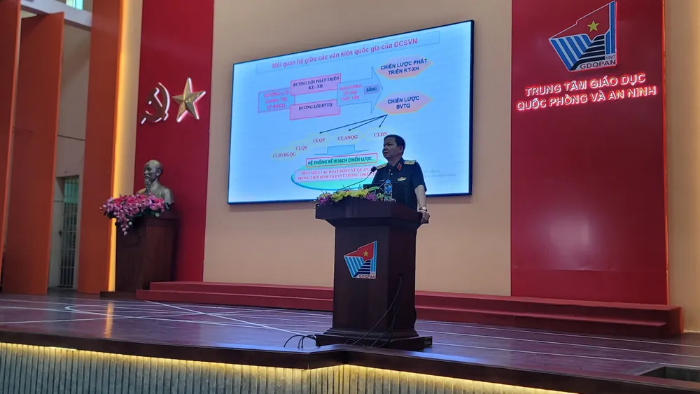 Học viên được trang bị kiến thức quốc phòng - an ninh sau lễ khai giảng Học viên được trang bị kiến thức quốc phòng - an ninh sau lễ khai giảng