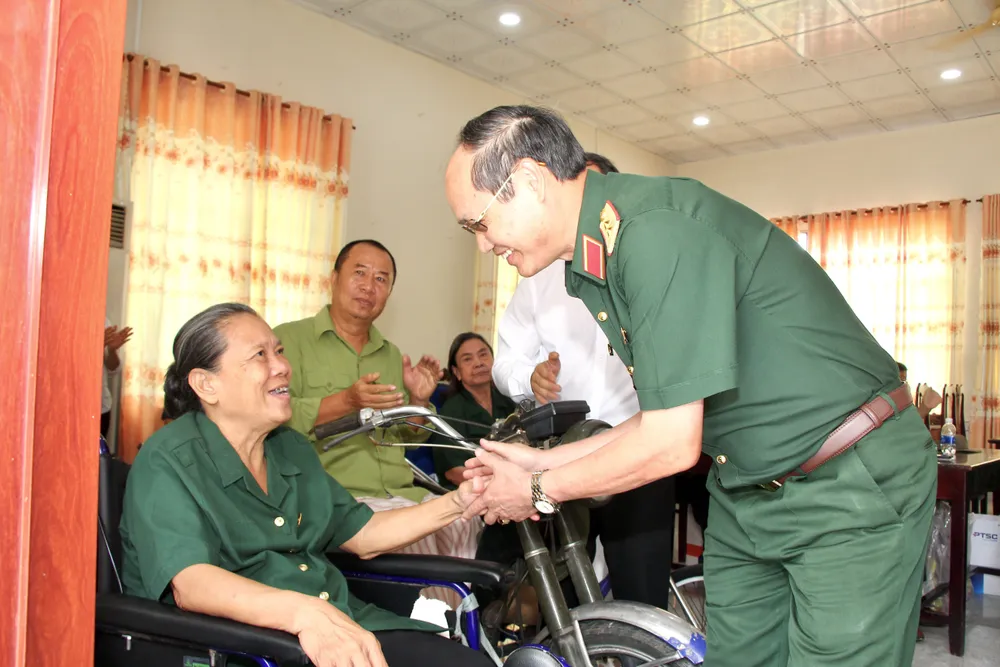 Trung tướng Nguyễn Văn Nam thăm hỏi các cựu chiến binh