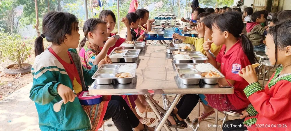 Bữa cơm ngon mà chương trình mang đến cho học sinh vùng cao trong năm học 2022-2023 Bữa cơm ngon mà chương trình mang đến cho học sinh vùng cao trong năm học 2022-2023