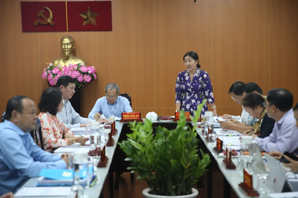 Đoàn giám sát làm việc tại Quận ủy quận 12 Đoàn giám sát làm việc tại Quận ủy quận 12