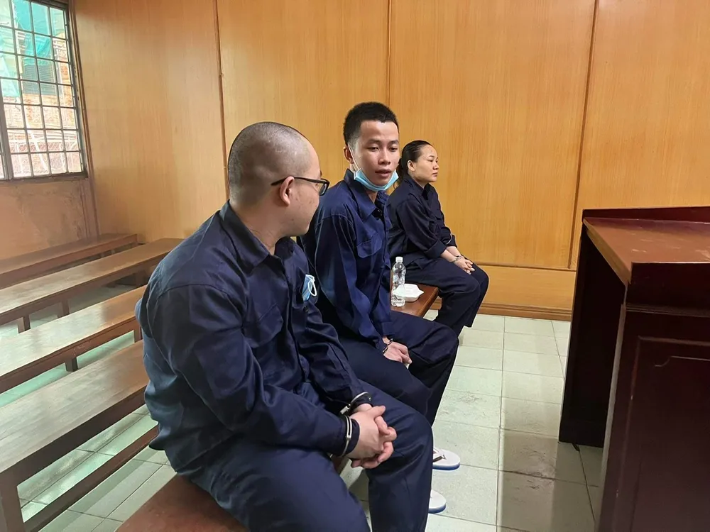 Ba bị cáo tại tòa trong phiên xử sơ thẩm Ba bị cáo tại tòa trong phiên xử sơ thẩm