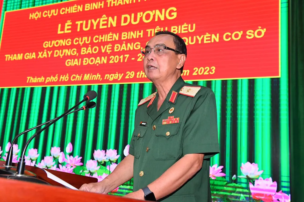 Thiếu tướng Nguyễn Minh Hoàng phát biểu tại lễ tuyên dương. Ảnh: VIỆT DŨNG