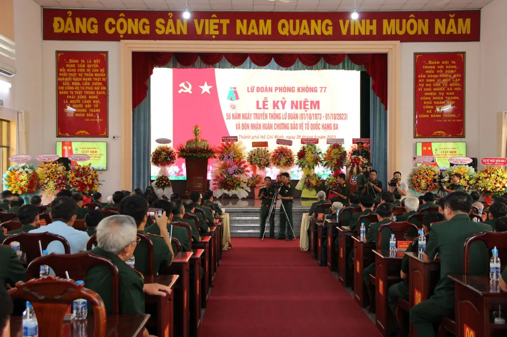 Quang cảnh lễ kỷ niệm 50 năm ngày truyền thống Lữ đoàn phòng không 77 Quang cảnh lễ kỷ niệm 50 năm ngày truyền thống Lữ đoàn phòng không 77