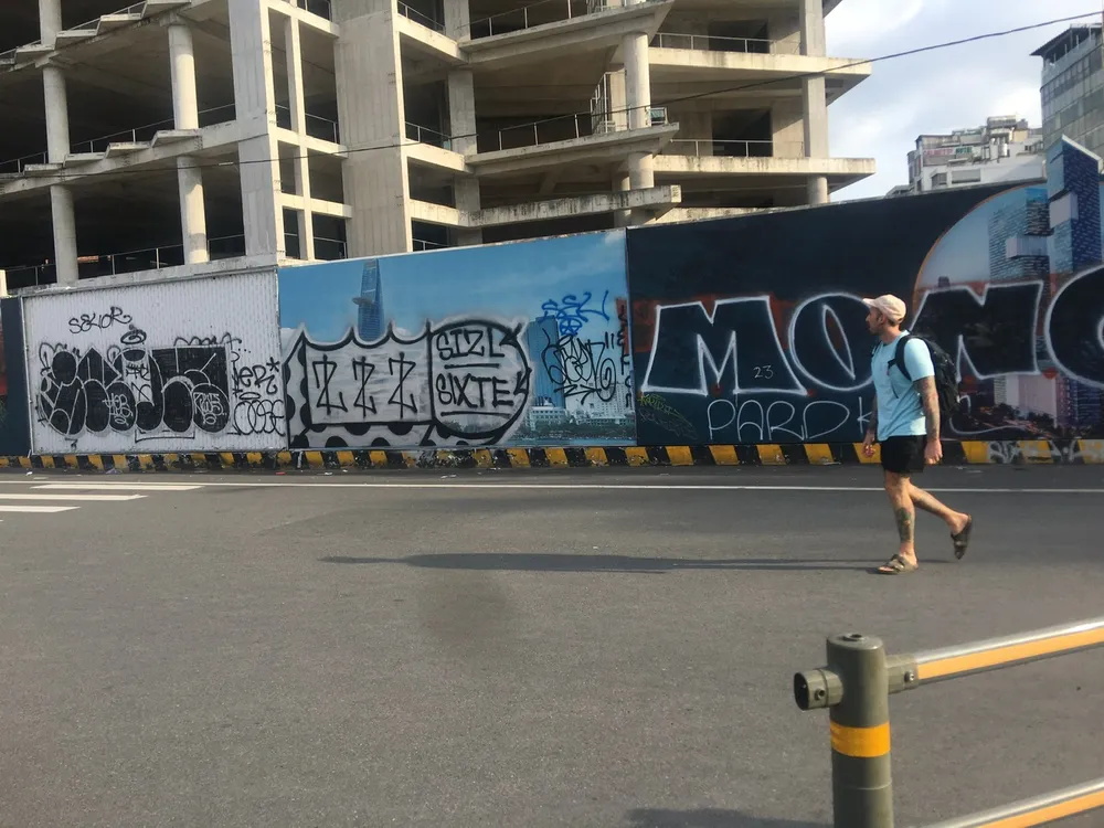 Hình ảnh tại quảng trường Quách Thị Trang trước chợ Bến Thành Hình ảnh tại quảng trường Quách Thị Trang trước chợ Bến Thành