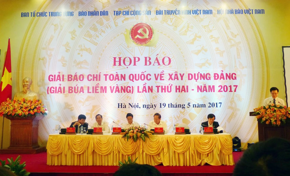 Quang cảnh cuộc họp báo Giải thưởng Búa liềm vàng. Ảnh :TRẦN BÌNH