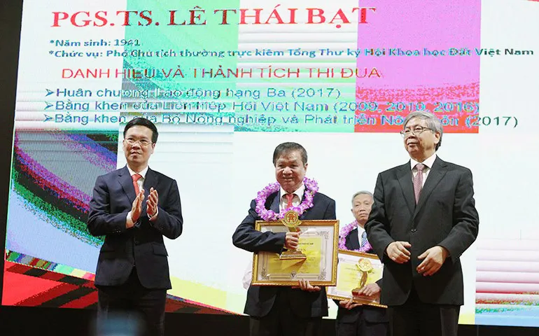Tôn vinh 53 trí thức khoa học và công nghệ tiêu biểu ảnh 1