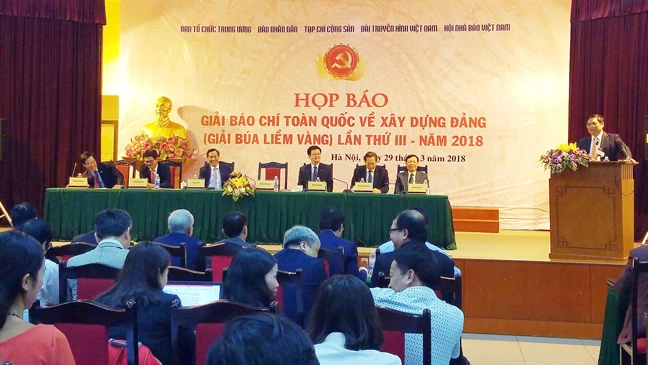 Giải đặc biệt Búa liềm vàng năm 2018 có giá trị 300 triệu đồng ảnh 1 Giải đặc biệt Búa liềm vàng năm 2018 có giá trị 300 triệu đồng ảnh 1
