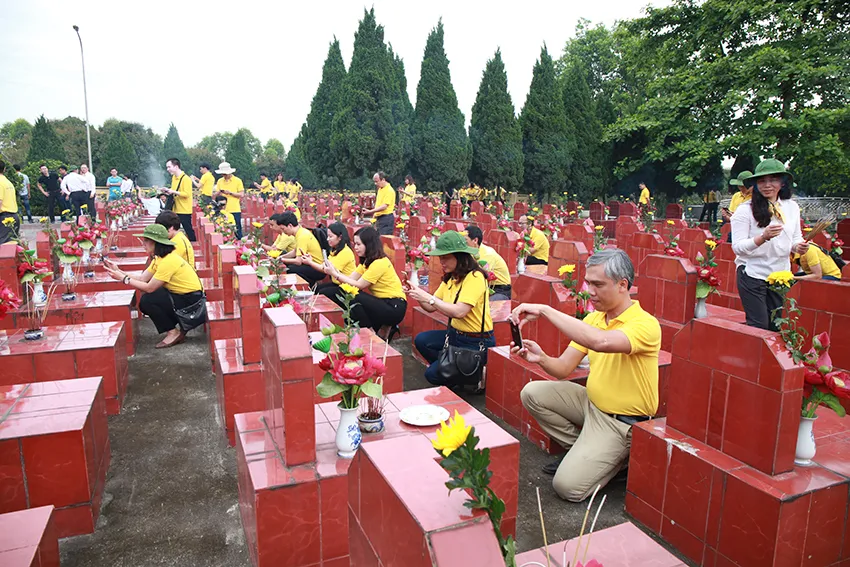Đã thu thập và đưa lên mạng thông tin của gần 850.000 mộ liệt sĩ  ảnh 1