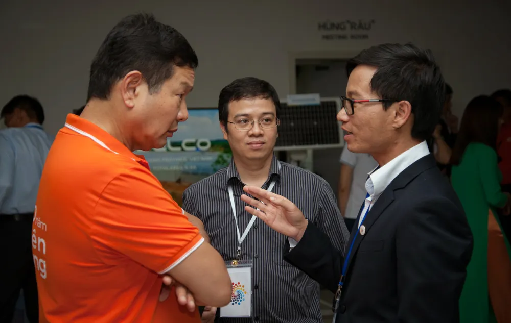 Lãnh đạo FPT, Viettel, VNPT thảo luận với 100 trí thức trẻ người Việt về chiến lược quốc gia 4.0 ảnh 2