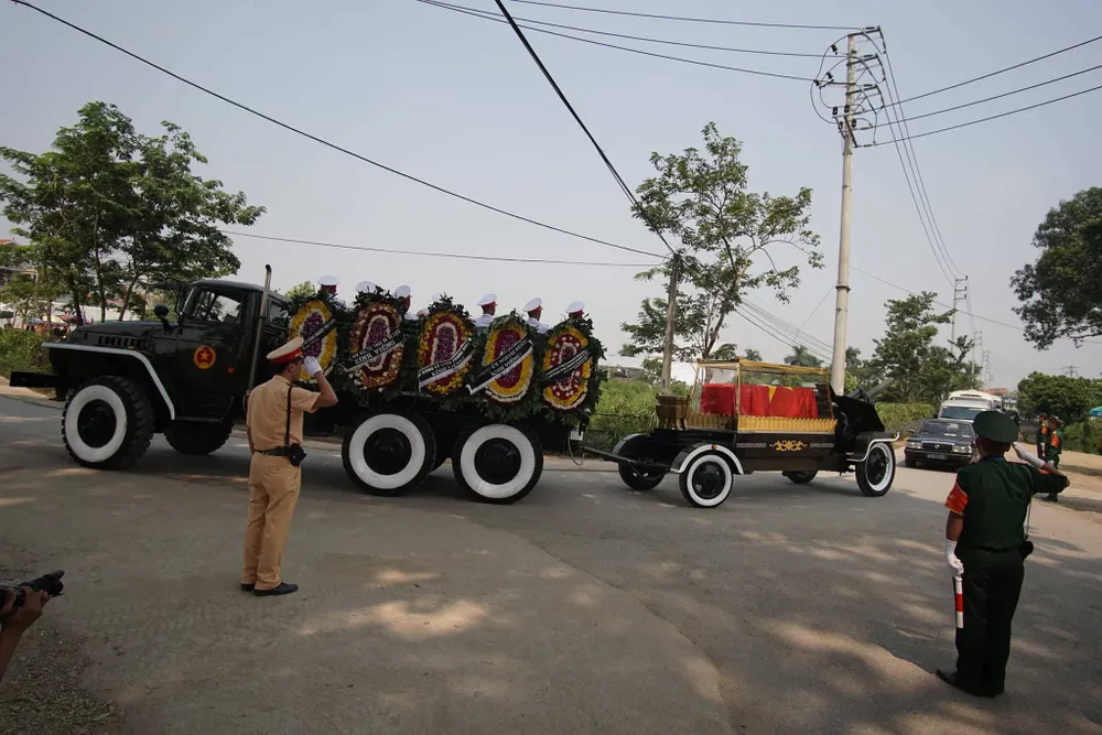 Quê nhà đón linh cữu nguyên Tổng Bí thư Đỗ Mười về nơi an nghỉ cuối cùng ảnh 30