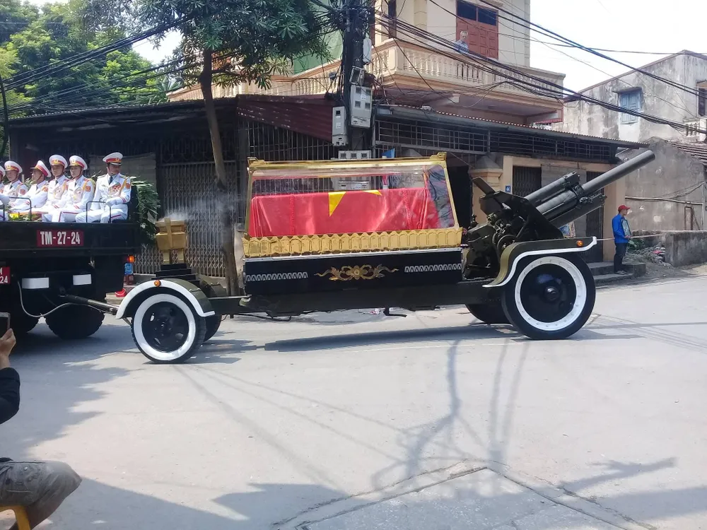 Quê nhà đón linh cữu nguyên Tổng Bí thư Đỗ Mười về nơi an nghỉ cuối cùng ảnh 31