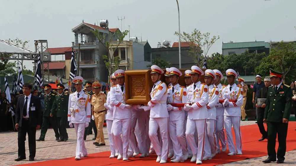 Quê nhà đón linh cữu nguyên Tổng Bí thư Đỗ Mười về nơi an nghỉ cuối cùng ảnh 25