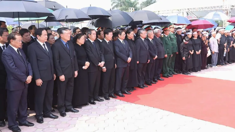 Quê nhà đón linh cữu nguyên Tổng Bí thư Đỗ Mười về nơi an nghỉ cuối cùng ảnh 8