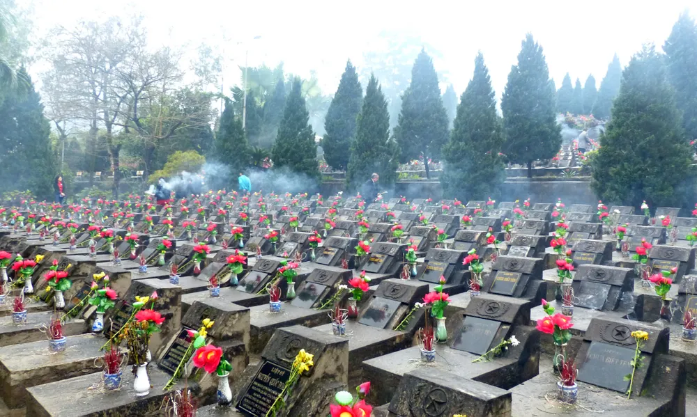 Nguyên Chủ tịch nước Trương Tấn Sang tưởng niệm, tri ân các anh hùng, liệt sĩ tại Vị Xuyên ảnh 3