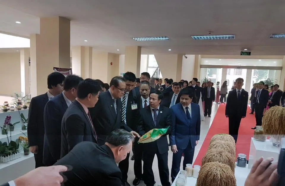 Đoàn cấp cao Triều Tiên tham quan tổ hợp nghiên cứu, sản xuất thiết bị dân sự của Viettel ảnh 6