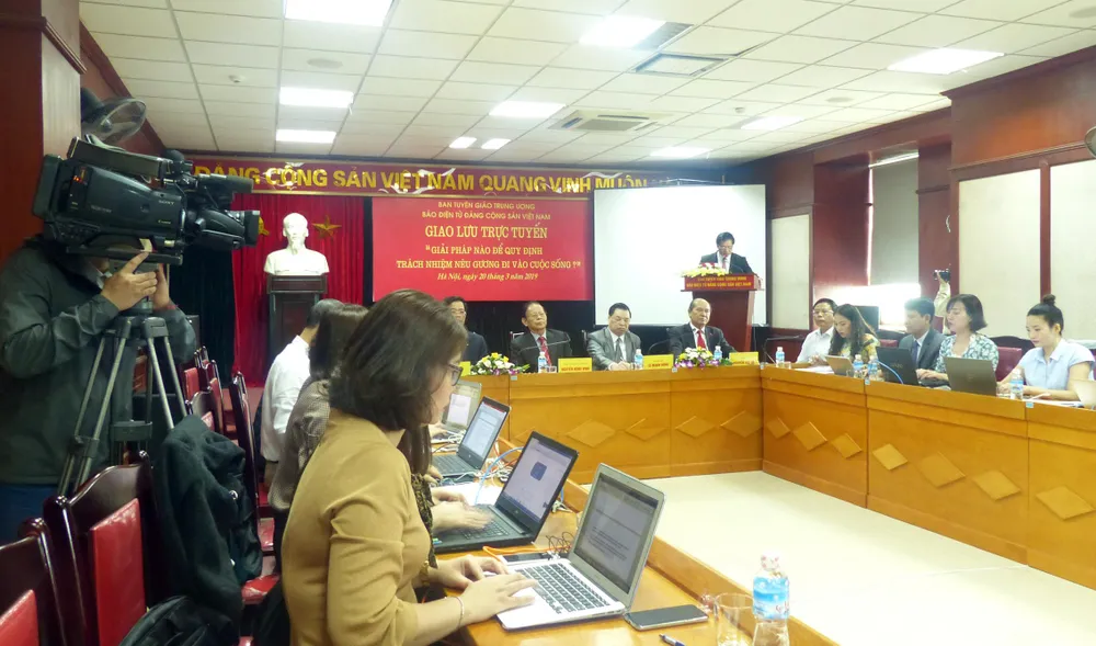 Cán bộ, đảng viên nếu thấy không xứng đáng thì nên từ chức ảnh 1