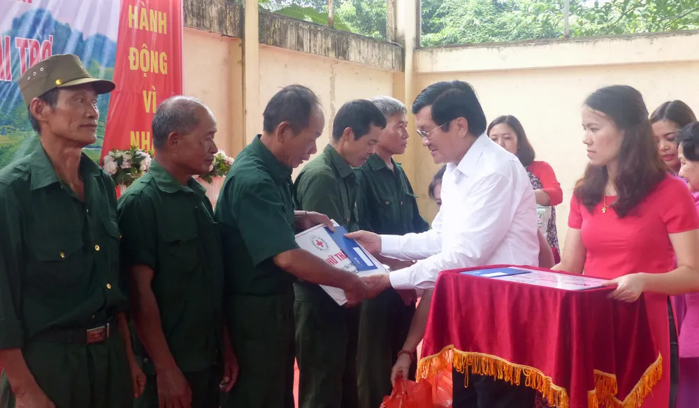 Nguyên Chủ tịch nước Trương Tấn Sang tưởng niệm 35 năm “ngày giỗ chung” mặt trận Vị Xuyên ảnh 8