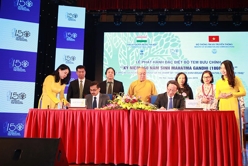 Phát hành bộ tem đặc biệt kỷ niệm 150 năm sinh Mahatma Gandhi ảnh 1