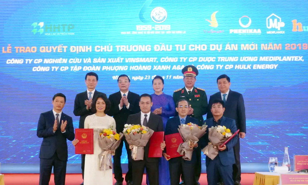 Chủ tịch Quốc hội: Khu CNC Hòa Lạc phải trở thành trung tâm phát triển công nghệ của đất nước ảnh 5