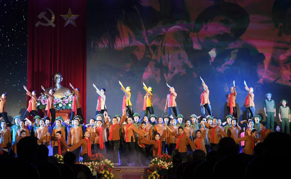 Thủ tướng Nguyễn Xuân Phúc: Tuyệt đối không để Tổ quốc bị động, bất ngờ ảnh 2